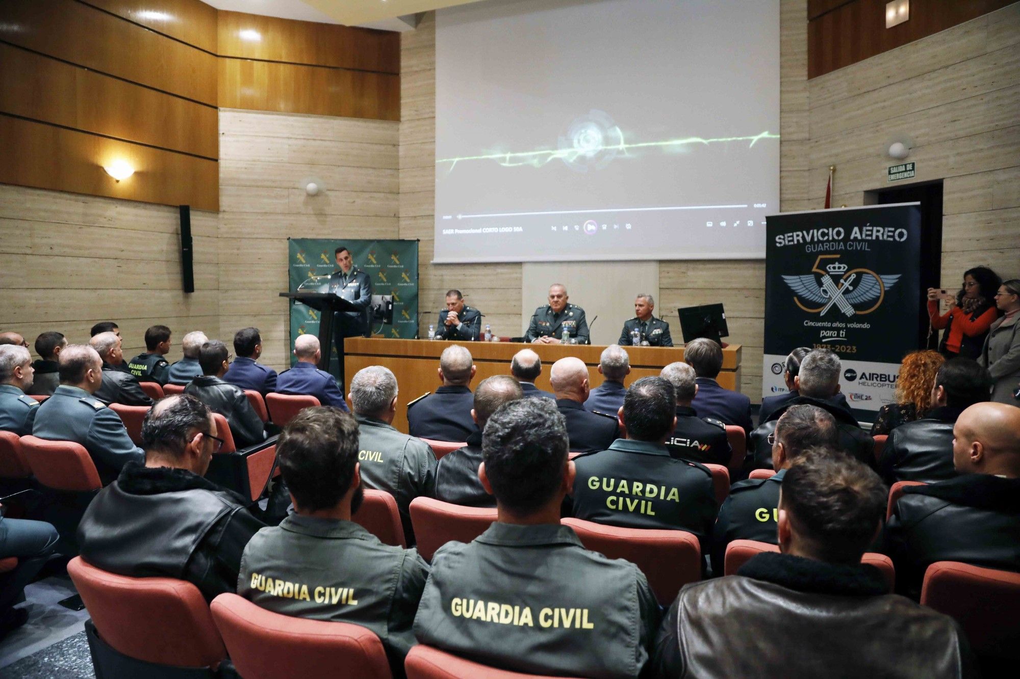 Exposición itinerante de la Guardia Civil por el 50 aniversario del Servicio Aéreo