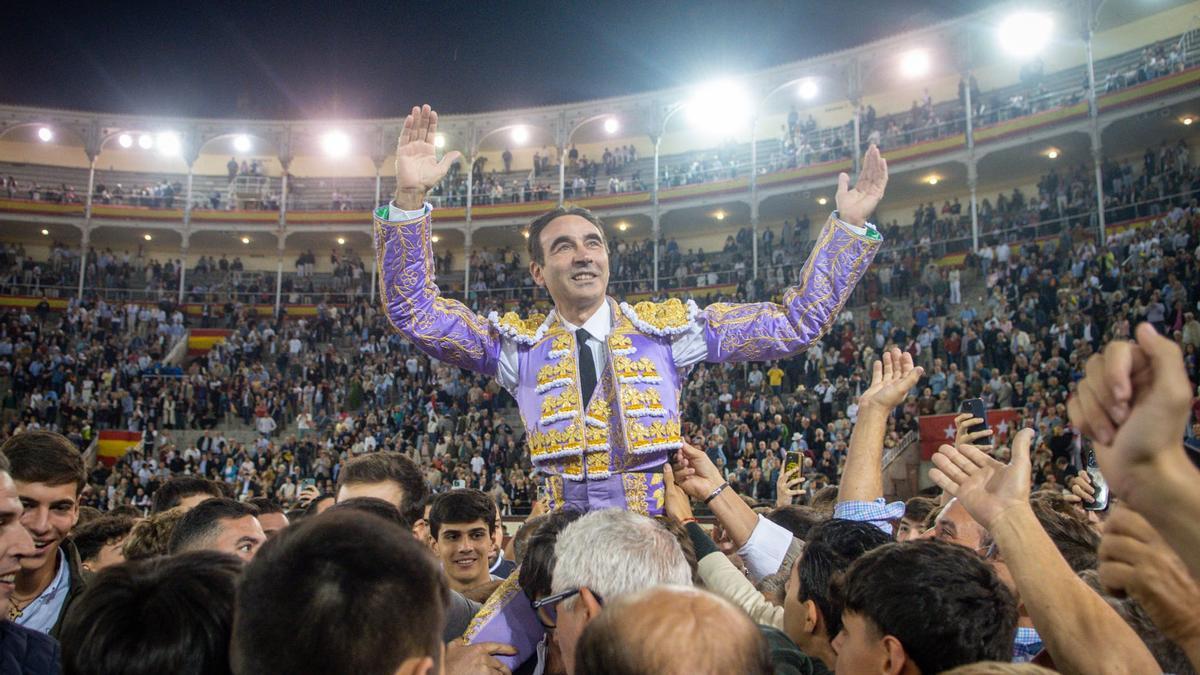 Enrique Ponce alcanza la gloria por quinta vez en su despedida de Madrid