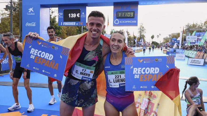 Mayo y Luengo celebran 
sus récords junto a Borao,
Catalá y Juan Roig.  f.calabuig