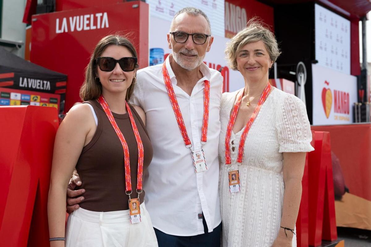 Kiko García junto a sus familiares en Vall d'Alba.