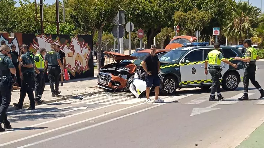 Huye tras estrellar su coche contra la Guardia Civil en Catarroja