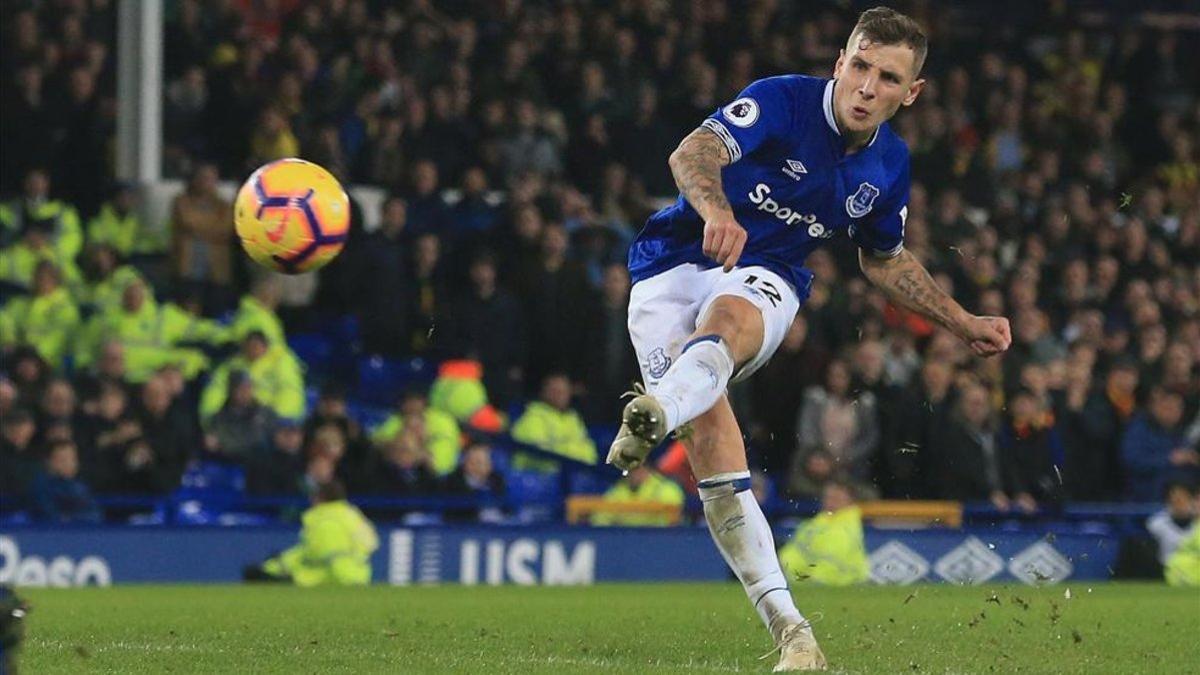 Digne celebró un golazo de falta