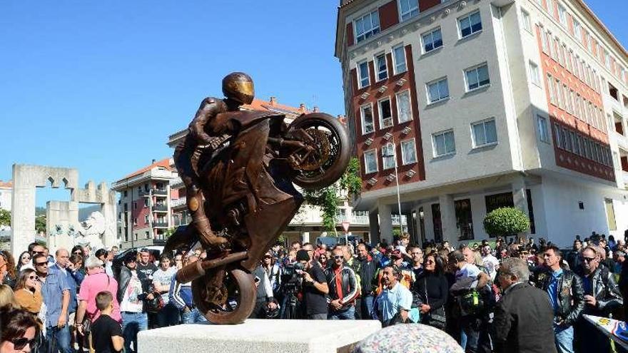 Un momento de la inauguración de la estatua. // G. Núñez