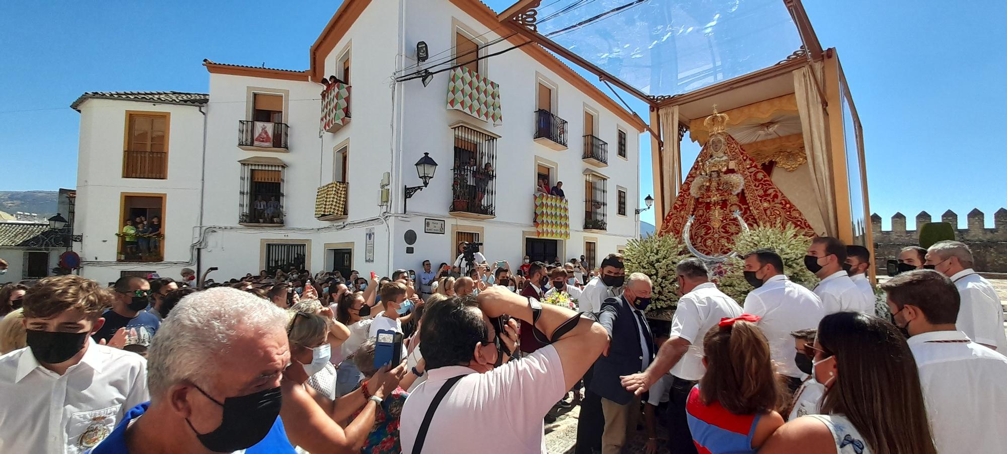 La 'Bajá' de la Virgen de la Sierra a Cabra, en imágenes