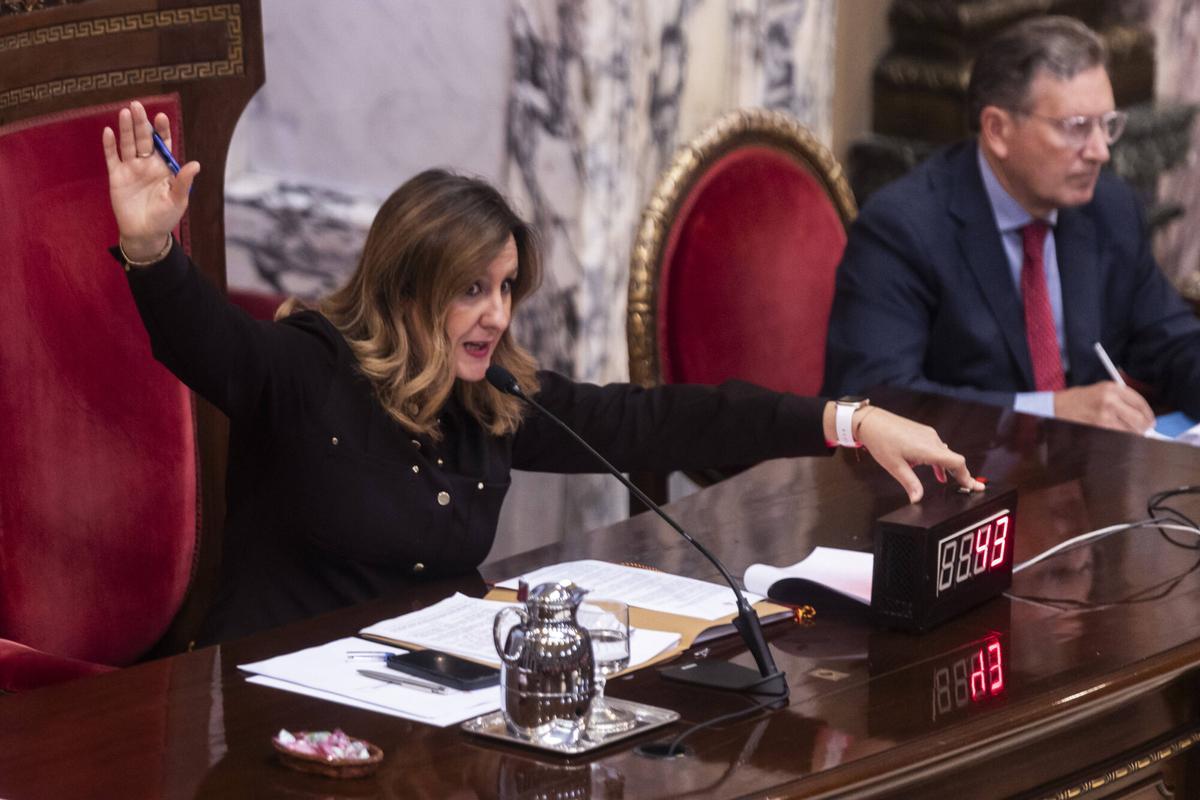 Catalá debate durante un pleno del Ayuntamiento de València, en una imagen de archivo