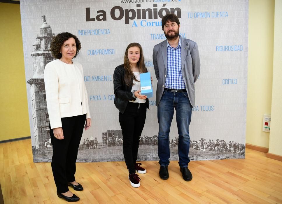 Los ganadores del concurso de relatos del PrensArteixo recogen los premios en LA OPINIÓN