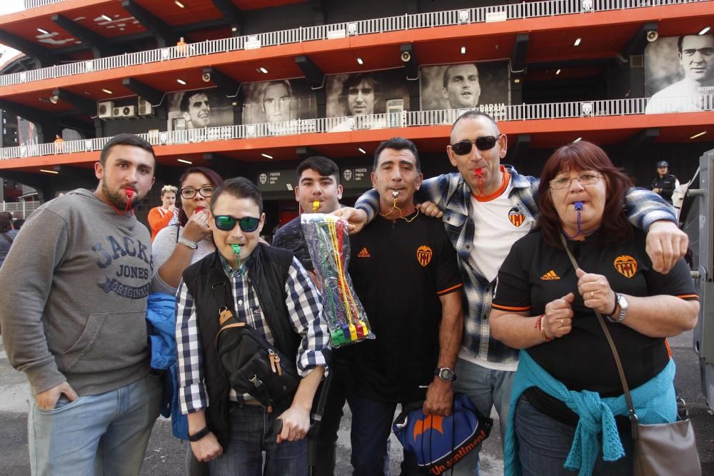 Pitos y cervezas antes del Valencia - Sporting