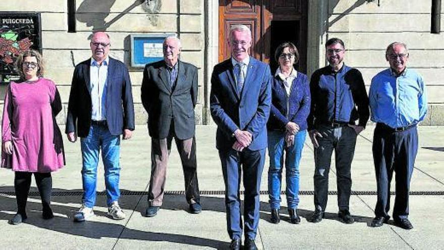 Els sis candidats de Puigcerdà, amb l’alcalde sortint Albert Piñeira al mig | TV3