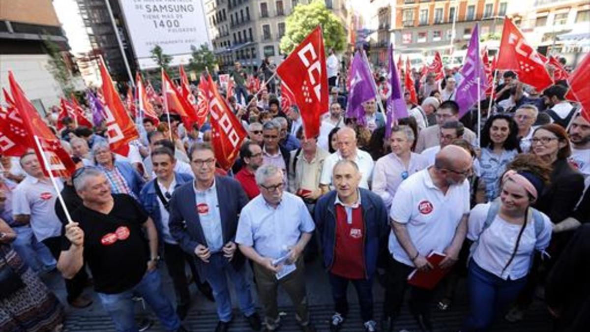 Toxo y Álvarez, en el centro, ayer en el acto de Madrid.