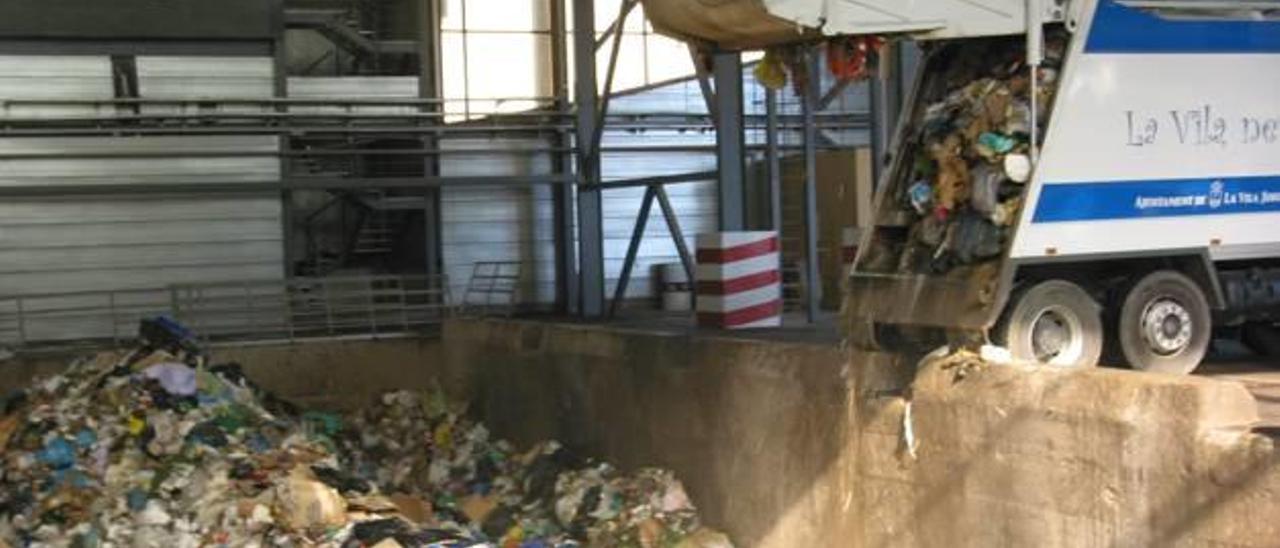 Imagen de una planta de transferencia de residuos urbanos emplazada en el municipio de Benidorm.