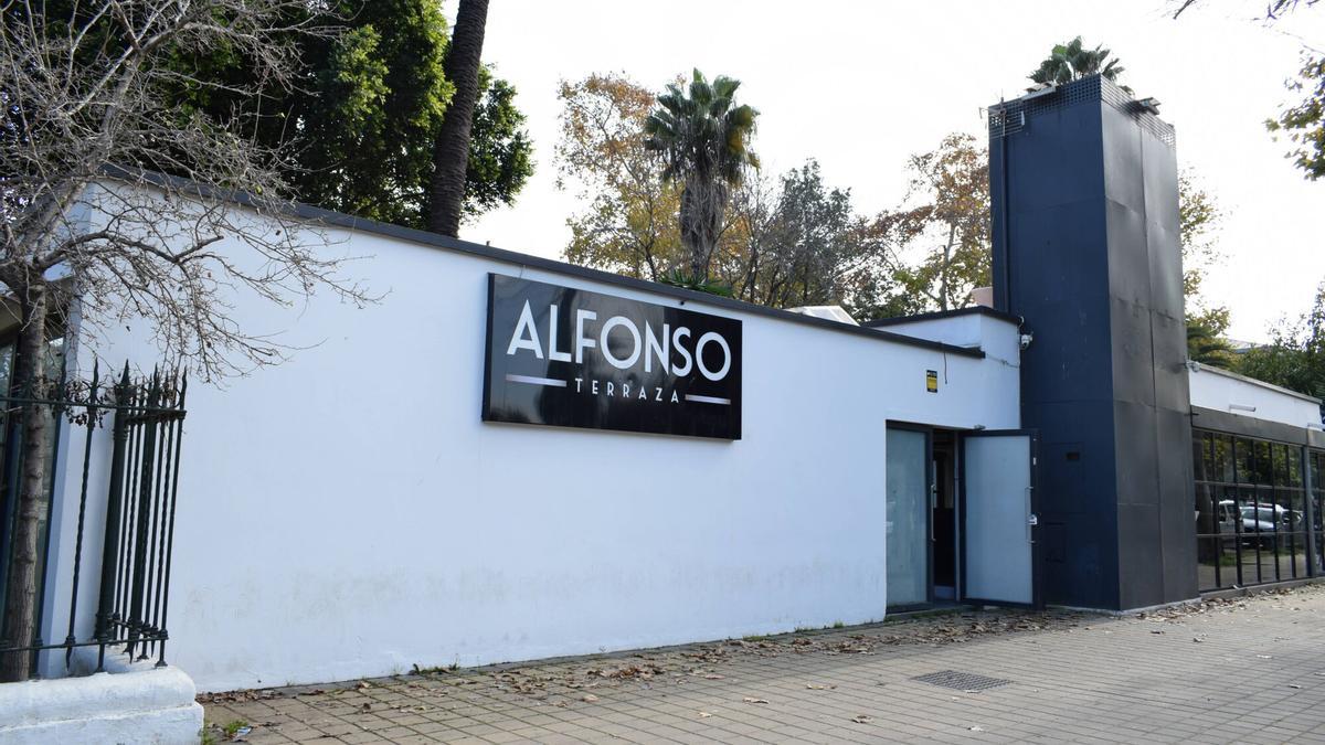 Terraza Alfonso, situada en el Paseo de las Delicias de Sevilla.