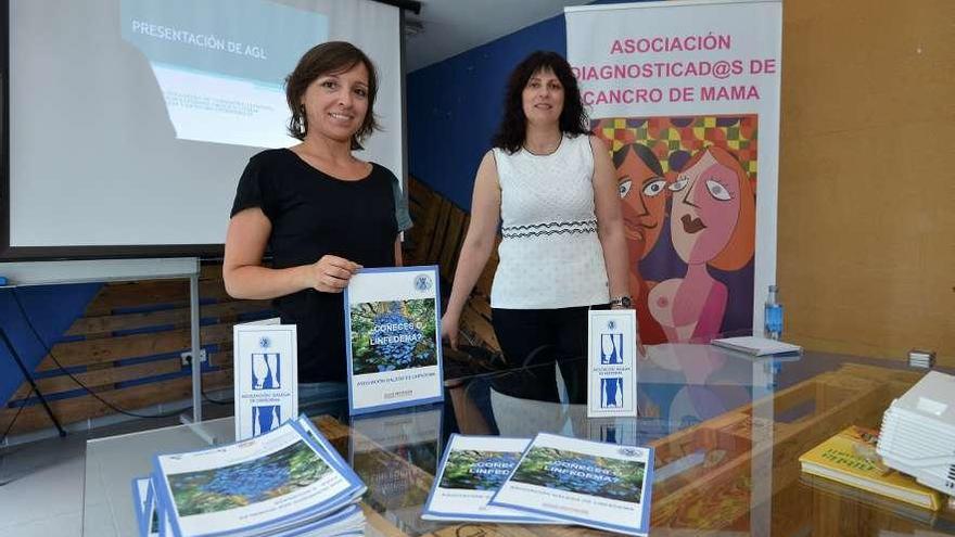 María Araújo Rey y Gloria Felpete Piedra, ayer en la Casa Azul. // Gustavo Santos