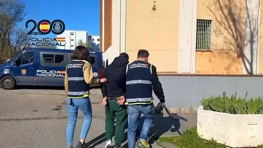 Detenido por pedir imágenes sexuales a menores y agredir sexualmente a una de ellas