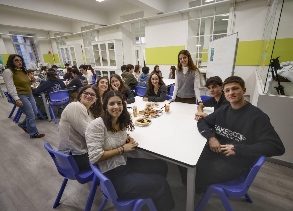 Nueve científicas despiertan vocaciones en el Colegio de La Inmaculada de Gijón: “No hay carreras de hombres ni de mujeres”