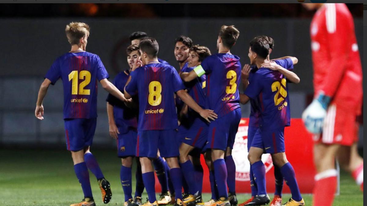 Los jugadores del Barça celebran uno de los tres goles marcados al Olympiacos