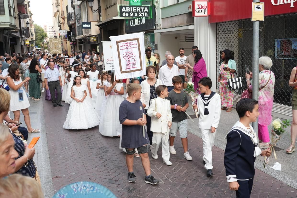 Castelló recibe con honores al Santísimo en la procesión del Corpus Christi
