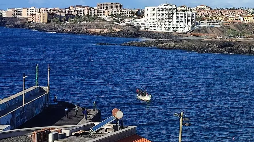 Llegan más de 740 personas a Gran Canaria, Tenerife y El Hierro en más de 10 cayucos