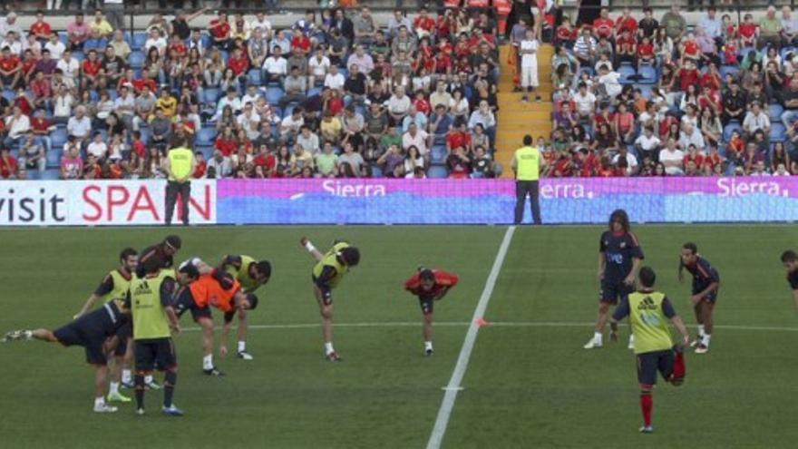 Miles de alicantinos asisten al entrenamiento de la selección