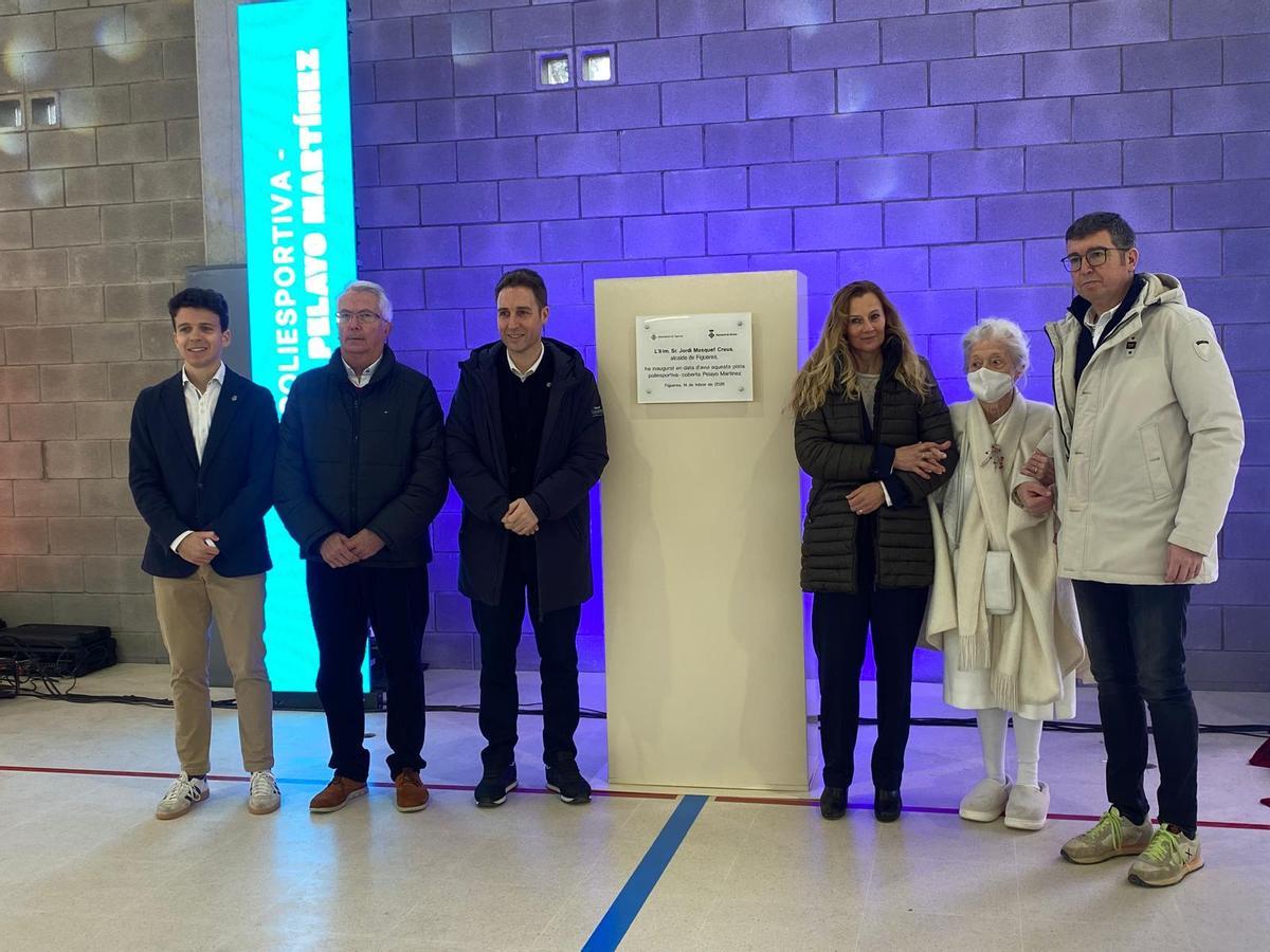 La descoberta de la placa commemorativa dedicada a Pelayo Martínez amb la filla de l'arquitecte, Catalina Martínez (segona per la dreta).