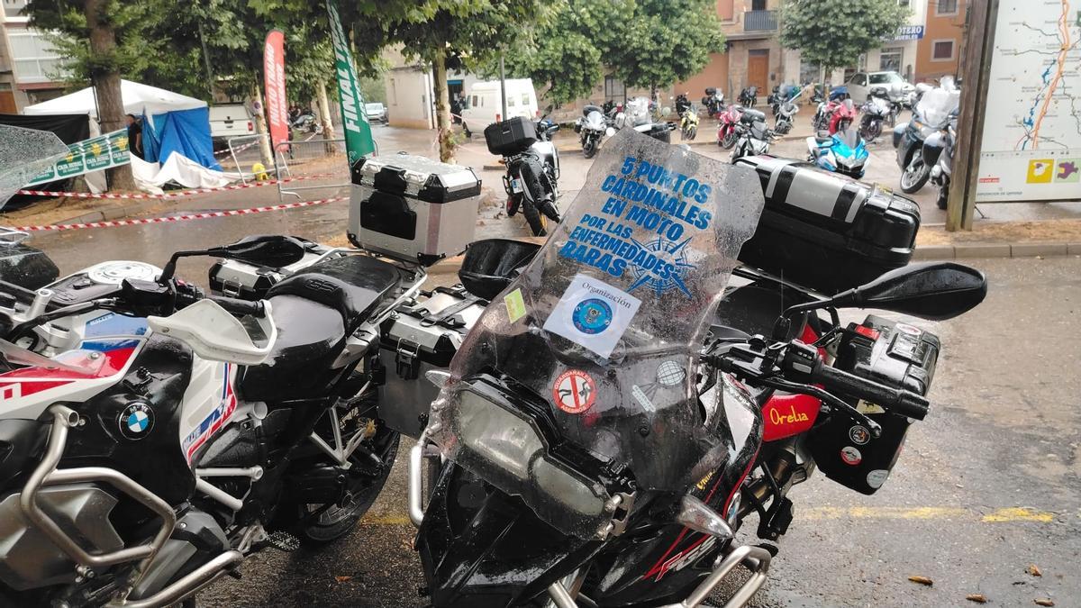 Entre lluvia y motos clásicas: así arranca la concentración internacional del Lago de Sanabria