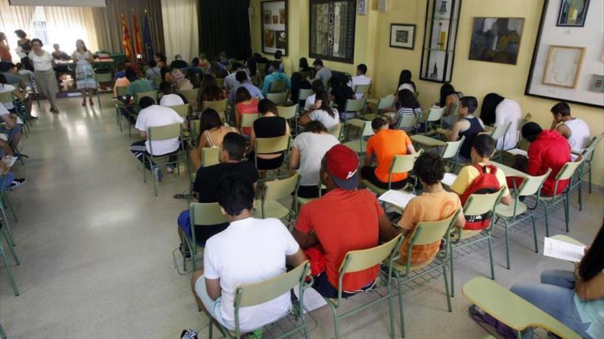 Los centros decidirán si alumnos de ESO con suspensos titulan en junio