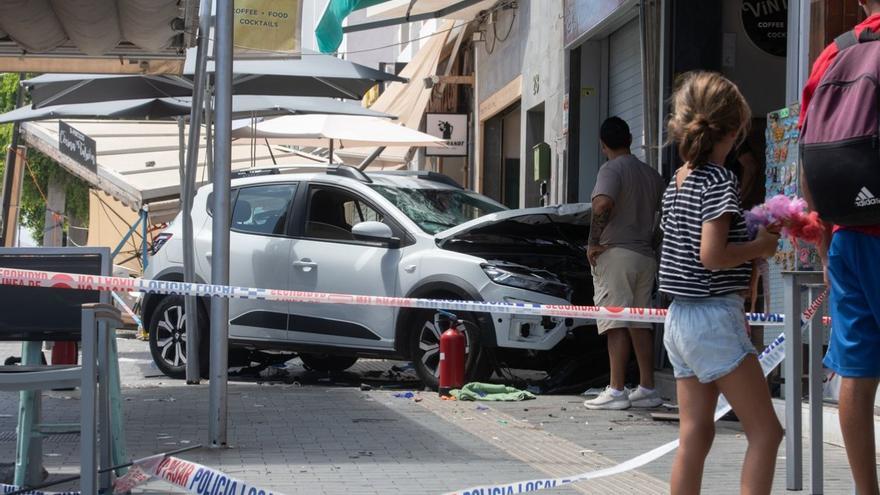 El conductor que arrolló dos terrazas en Corralejo dio negativo en alcohol