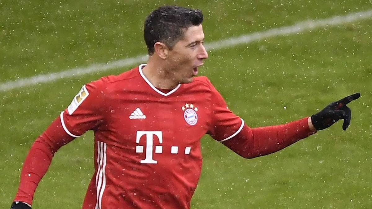 Robert Lewandowski celebrando su gol número 21 de la temporada en la Bundesliga