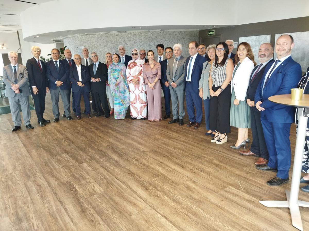 Encuentro del Cuerpo Consular de Las Palmas con la consejera de Turismo y Empleo de Canarias.