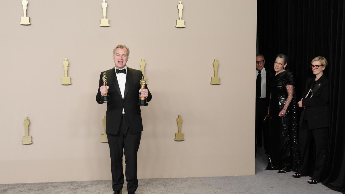 Chistopher Nolan, mejor director en los Oscars 2024.