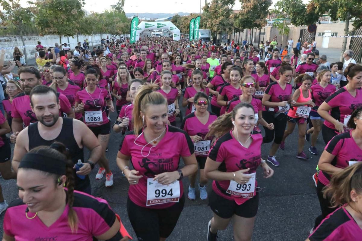 La marea rosa inunda las calles de Córdoba