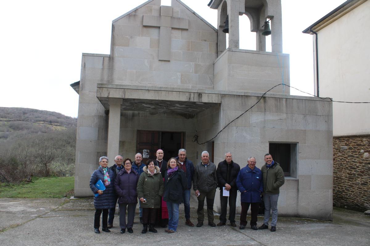 GALERÍA | El obispo visita Villanueva de la Sierra y As Hedradas