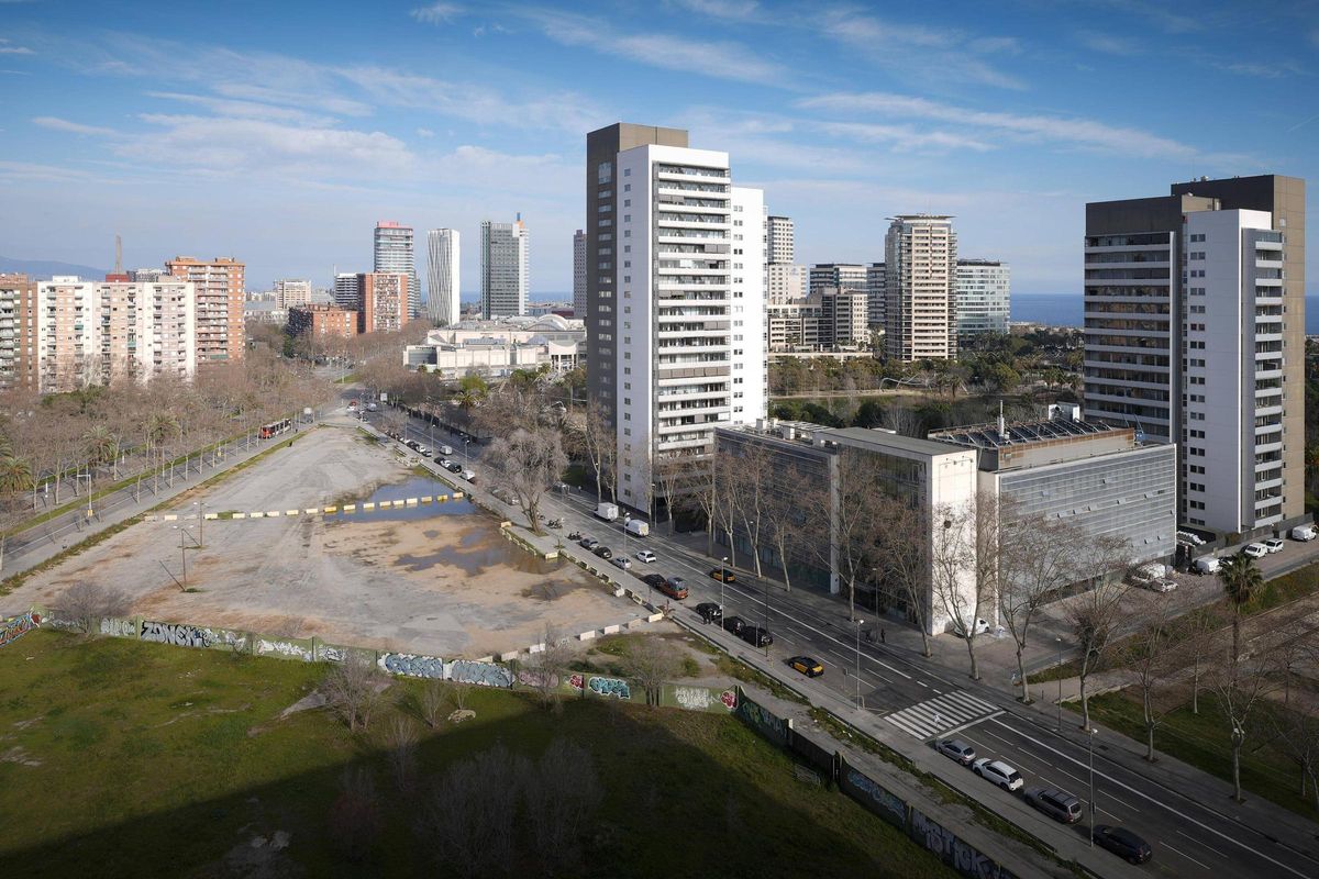 El descampado de la avenida Diagonal con la calle Llull en la que se prevén edificar 240 pisos.