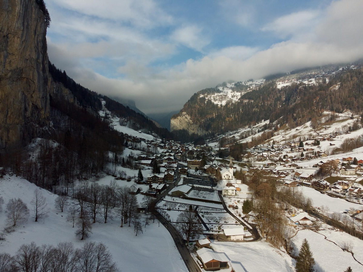 Lauterbrunnen en mitad de un valle en U