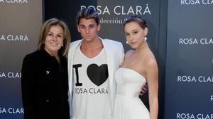 Rosa Clará posa con los ’instagramers stars’ Alexis Ren y Jay Alvarrez. 