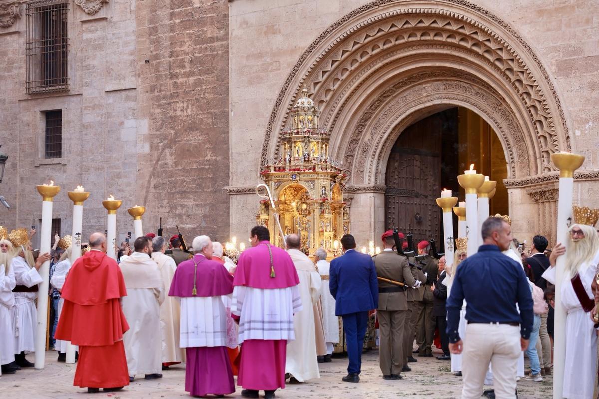 Carmen Prades y Marta Mercader retroceden tres mil años en el Corpus