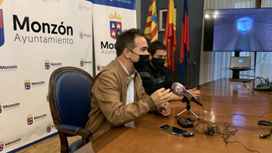 El concejal de Turismo del Ayuntamiento de Monzón, Jesús Guerrero, y el responsable de las visitas a la Línea del Cinca en Selgua y miembro del GRIEGC, Joel Ametlla, han presentado el proyecto