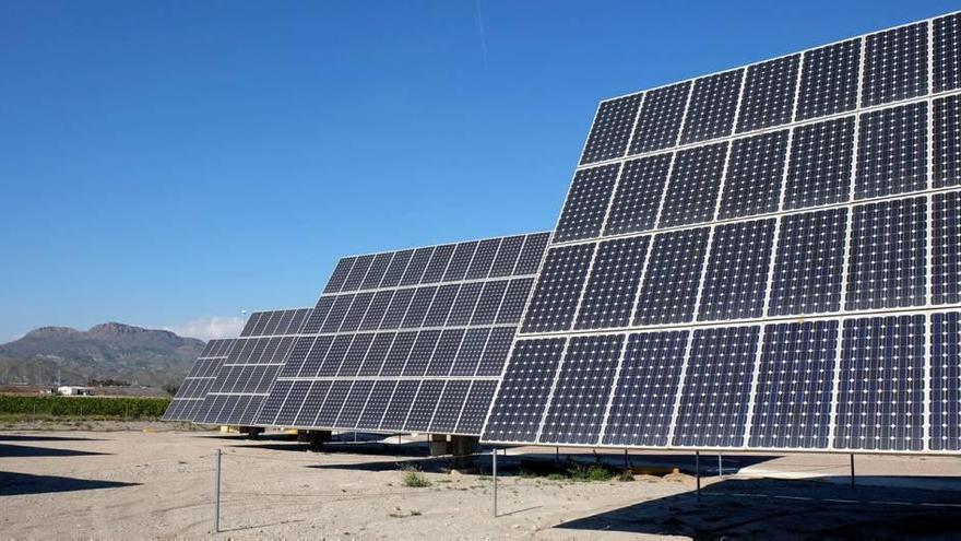 Un campo solar para producción de energía fotovoltaica, que está situado cerca de la ciudad de Lorca.