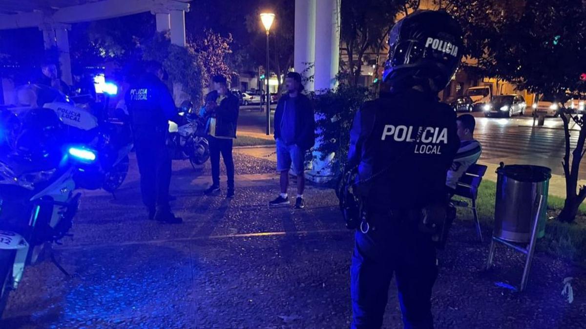 Control policial en la Plaza de las Columnas.