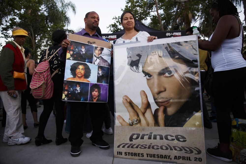 Muestras de dolor por la muerte de Prince
