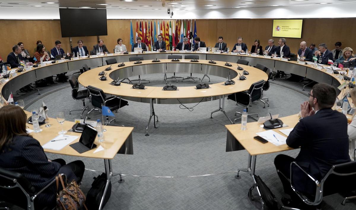 El ministro de Economía, Comercio y Empresa, Carlos Cuerpo, durante la reunión con las comunidades autónomas en el ‘Consejo Interterritorial de Internacionalización’.