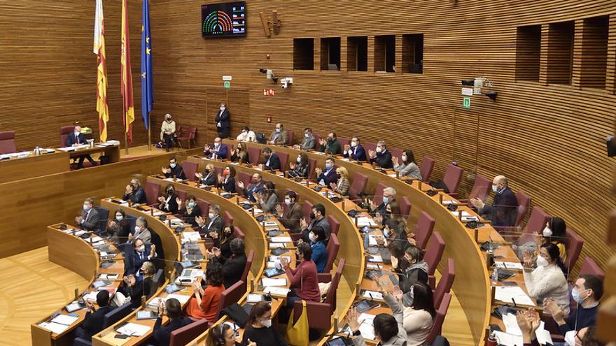 Los diputados de PSPV, Compromís y Unides Podem en una imagen de un pleno de las Corts