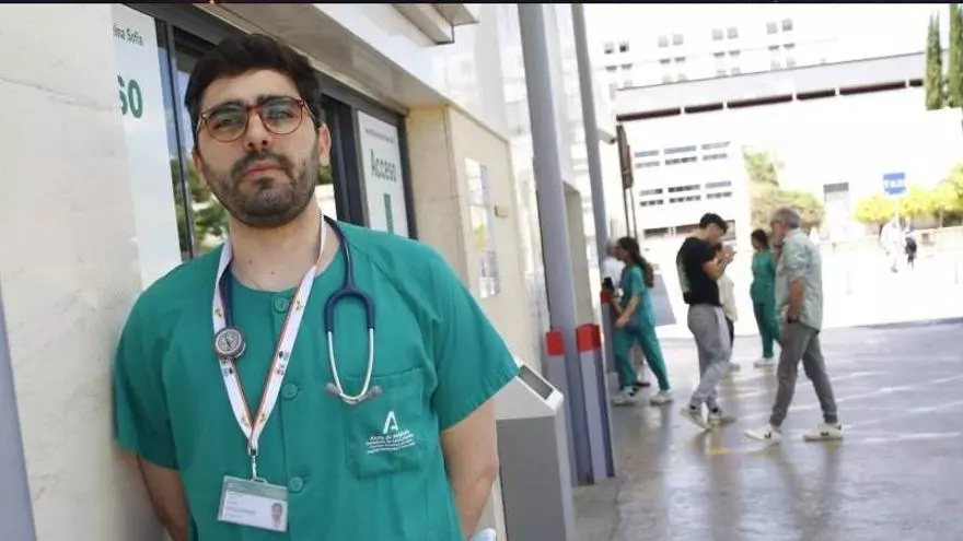 Álex López, médico de Urgencias del hospital Reina Sofía de Córdoba