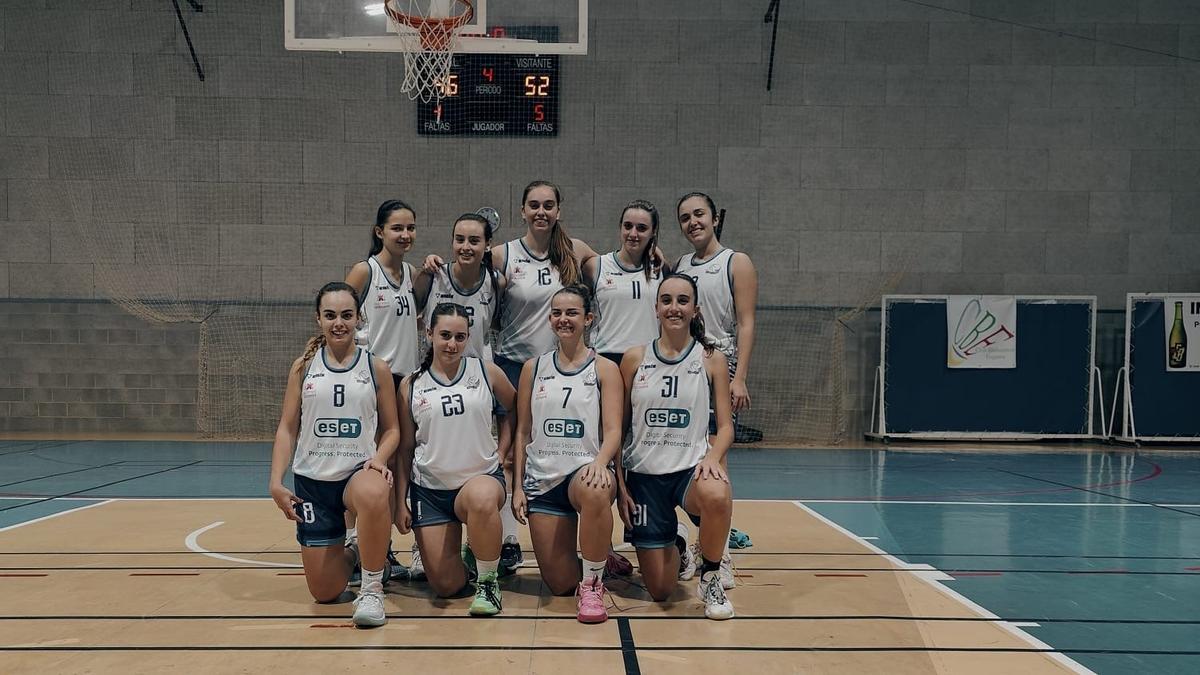 Las chicas del Eset Ontinet tras ganar en la cancha del Enguera.