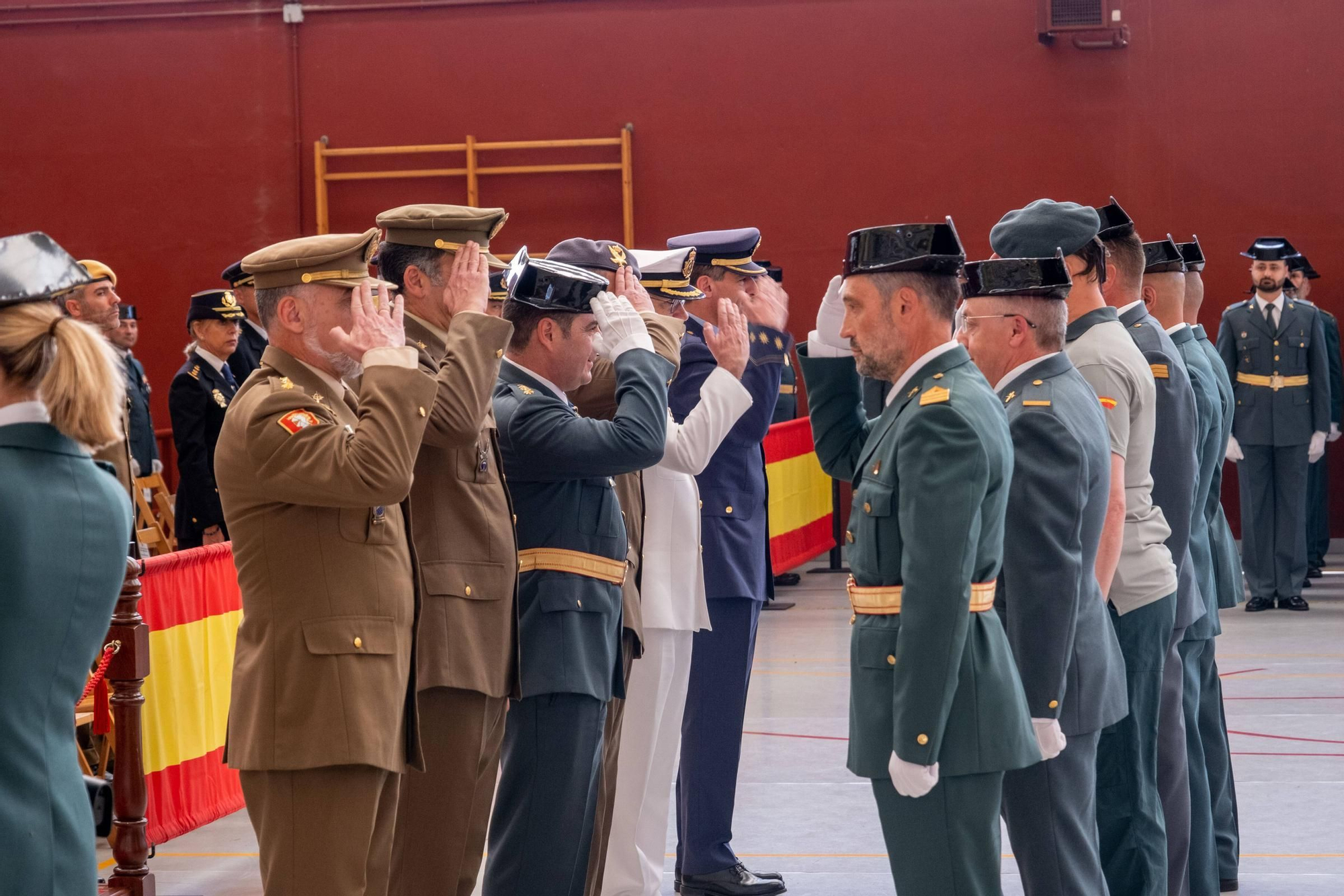 EN IMÁGENES: Así fueron los actos en Oviedo del 179 aniversario de la Guardia Civil