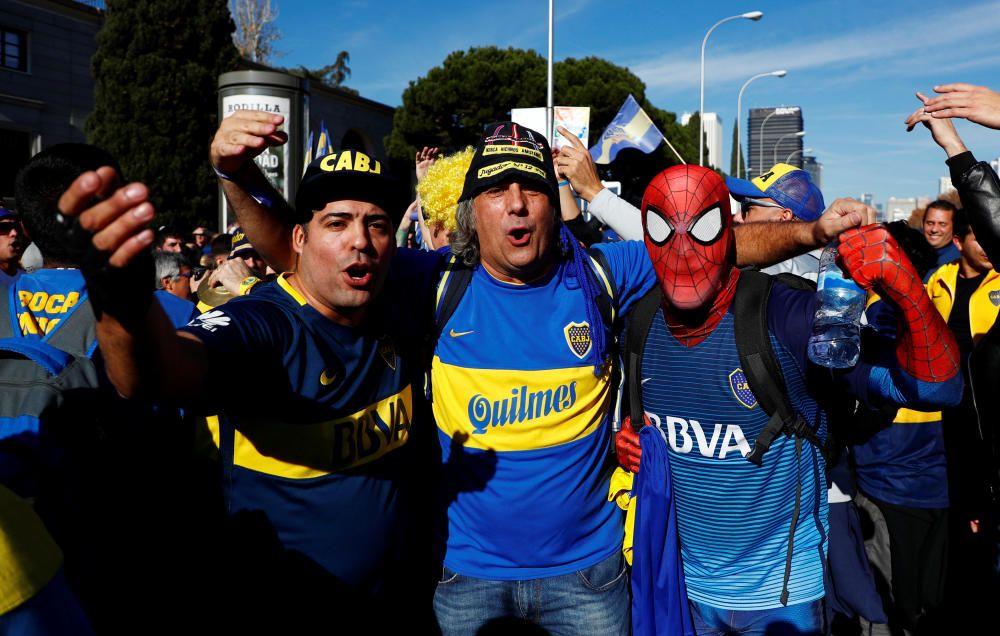 Las aficiones de River y Boca llenan Madrid