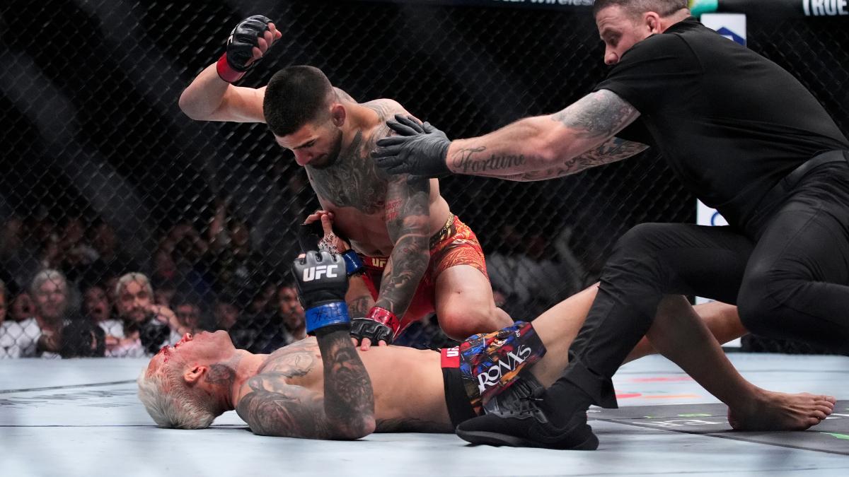 Ilia Topuria noquea a Charles Oliveira