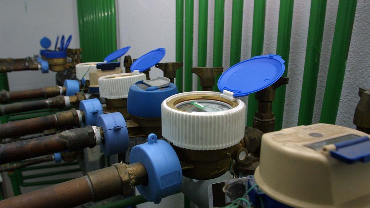 Emasa subvencionará a las comunidades de vecinos que instalen contadores propios de agua