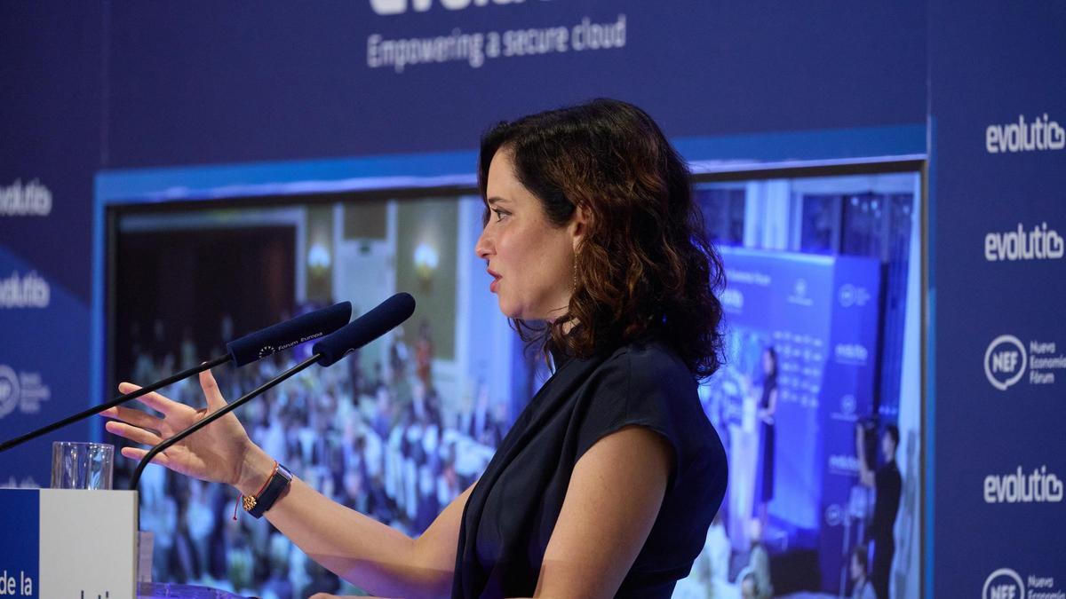 La presidenta de la Comunidad de Madrid, Isabel Díaz Ayuso, interviene en un desayuno informativo sobre la futura Ley de enseñanzas Superiores, Universidades y Ciencia (LESUC)