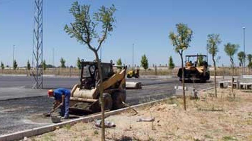 Los vendedores del mercadillo de Badajoz piden que les faciliten la fecha del traslado