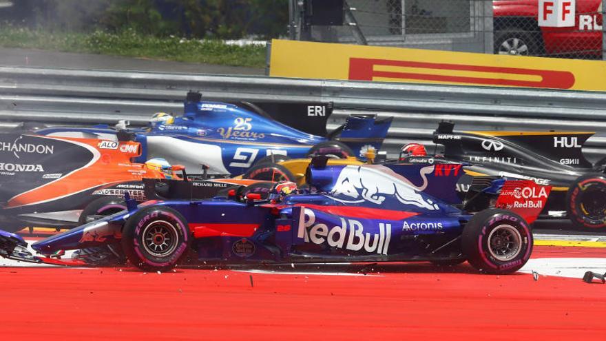 Alonso ha sido golpeado por el ruso Daniil Kvyat